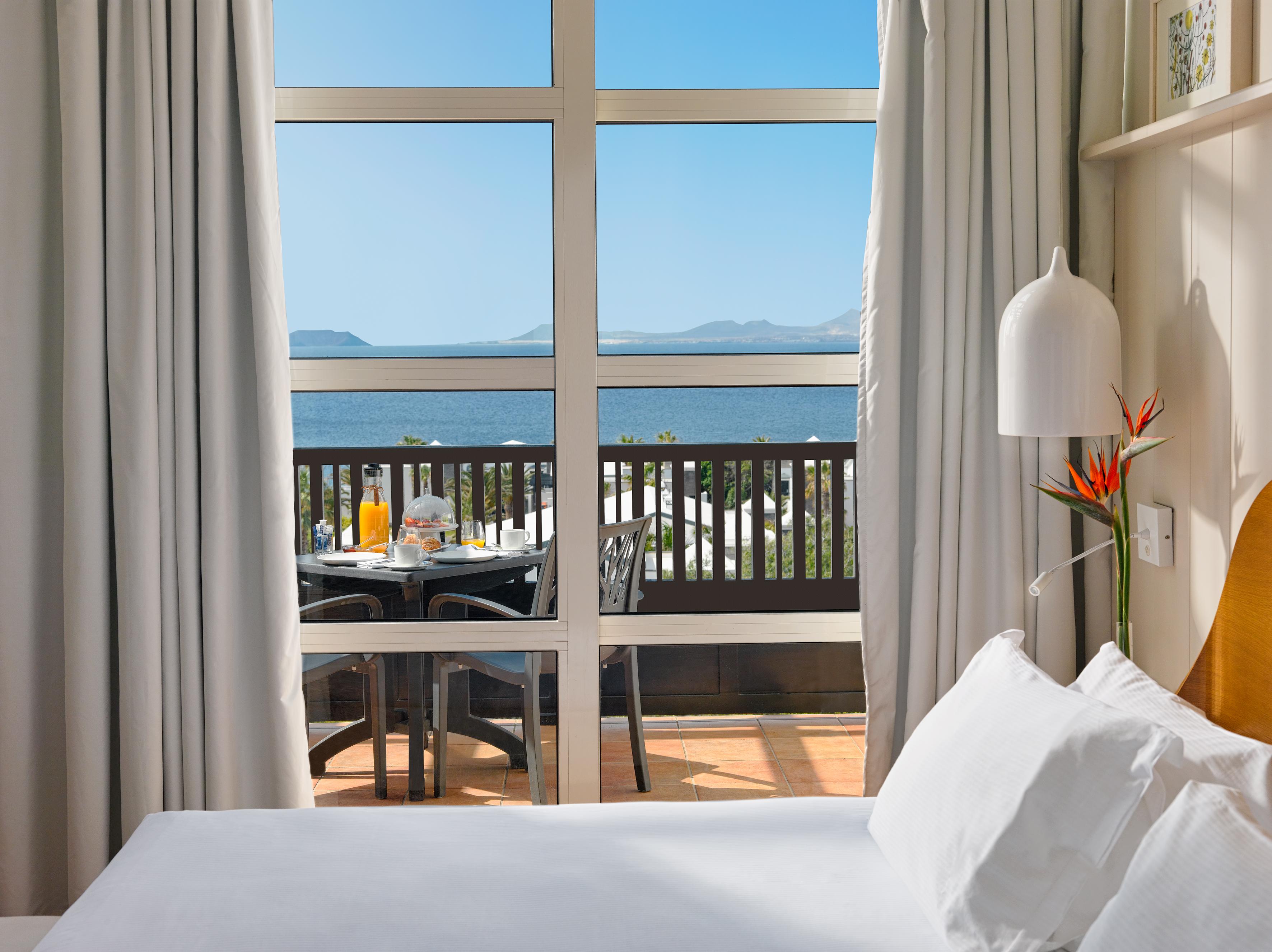 H10 Rubicon Horizons Collection (Adults Only) Hotel Playa Blanca  Ngoại thất bức ảnh A room at the hotel
