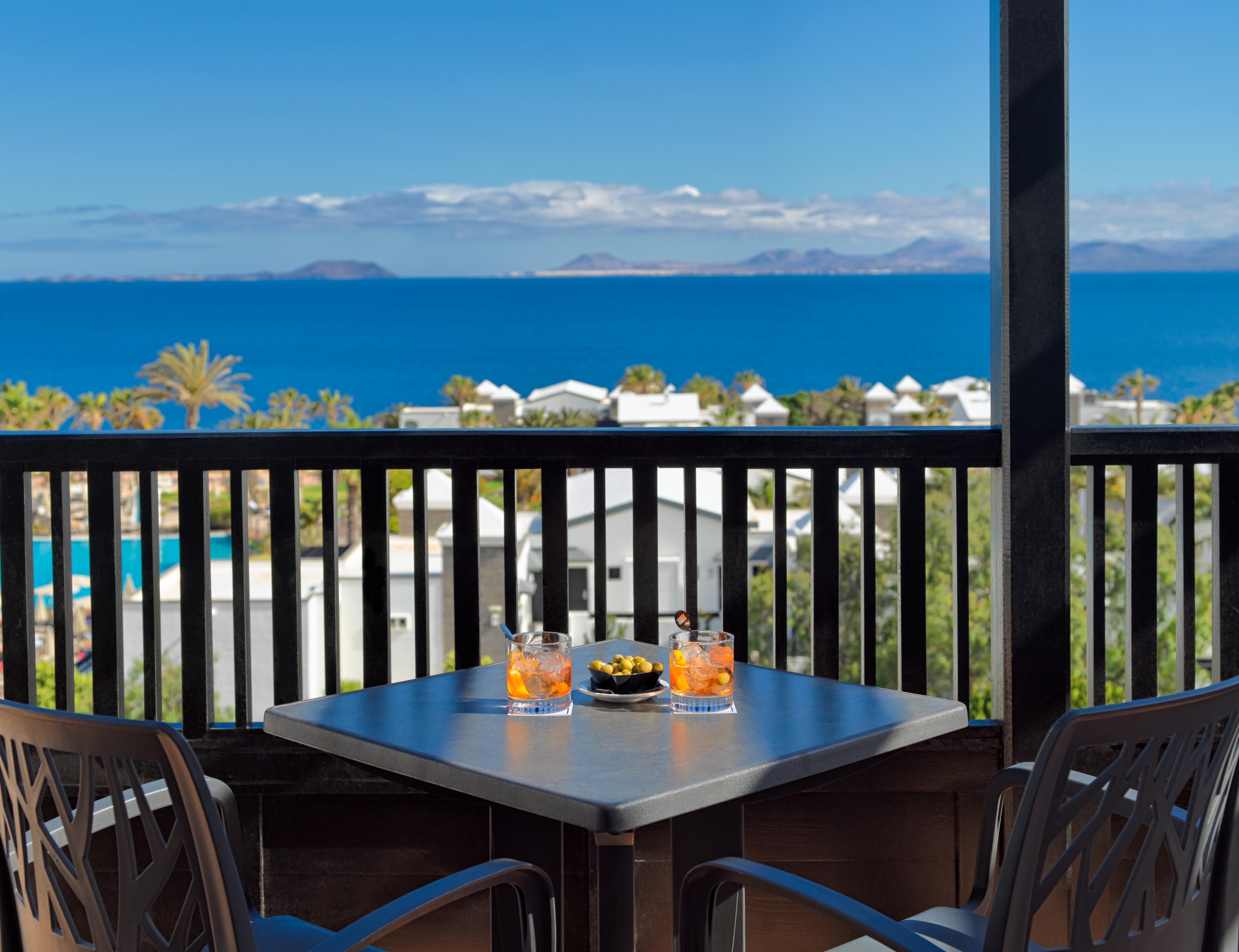 H10 Rubicon Horizons Collection (Adults Only) Hotel Playa Blanca  Ngoại thất bức ảnh View from the balcony of a suite at the resort