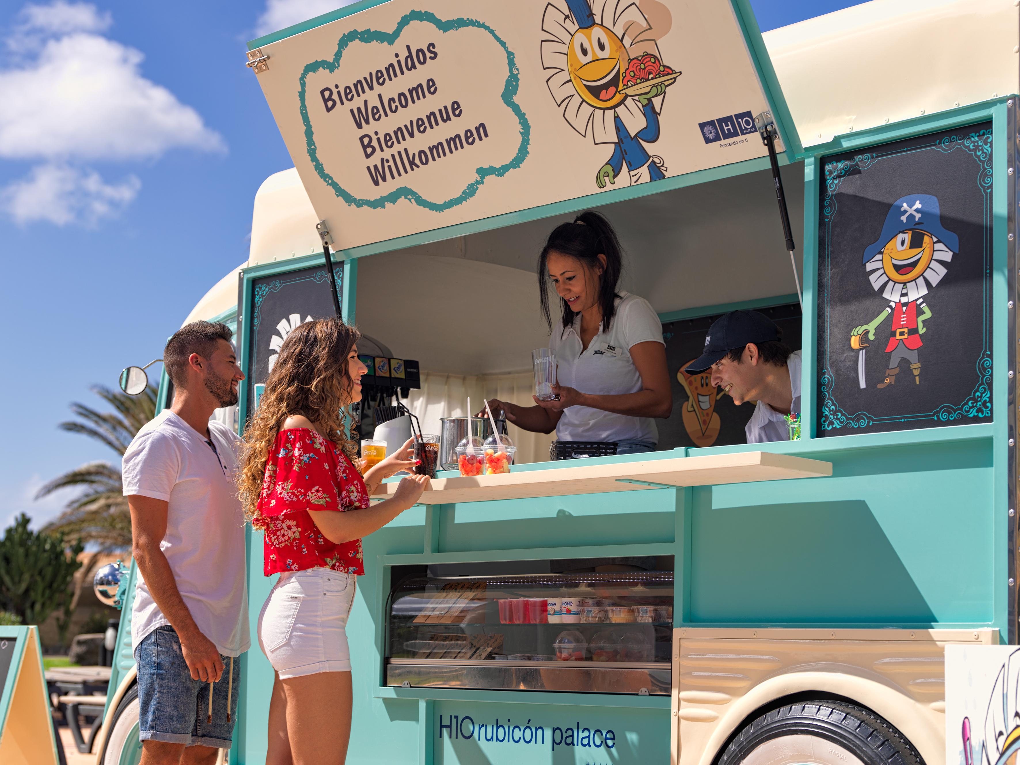 H10 Rubicon Horizons Collection (Adults Only) Hotel Playa Blanca  Ngoại thất bức ảnh Food truck in Benidorm, Spain