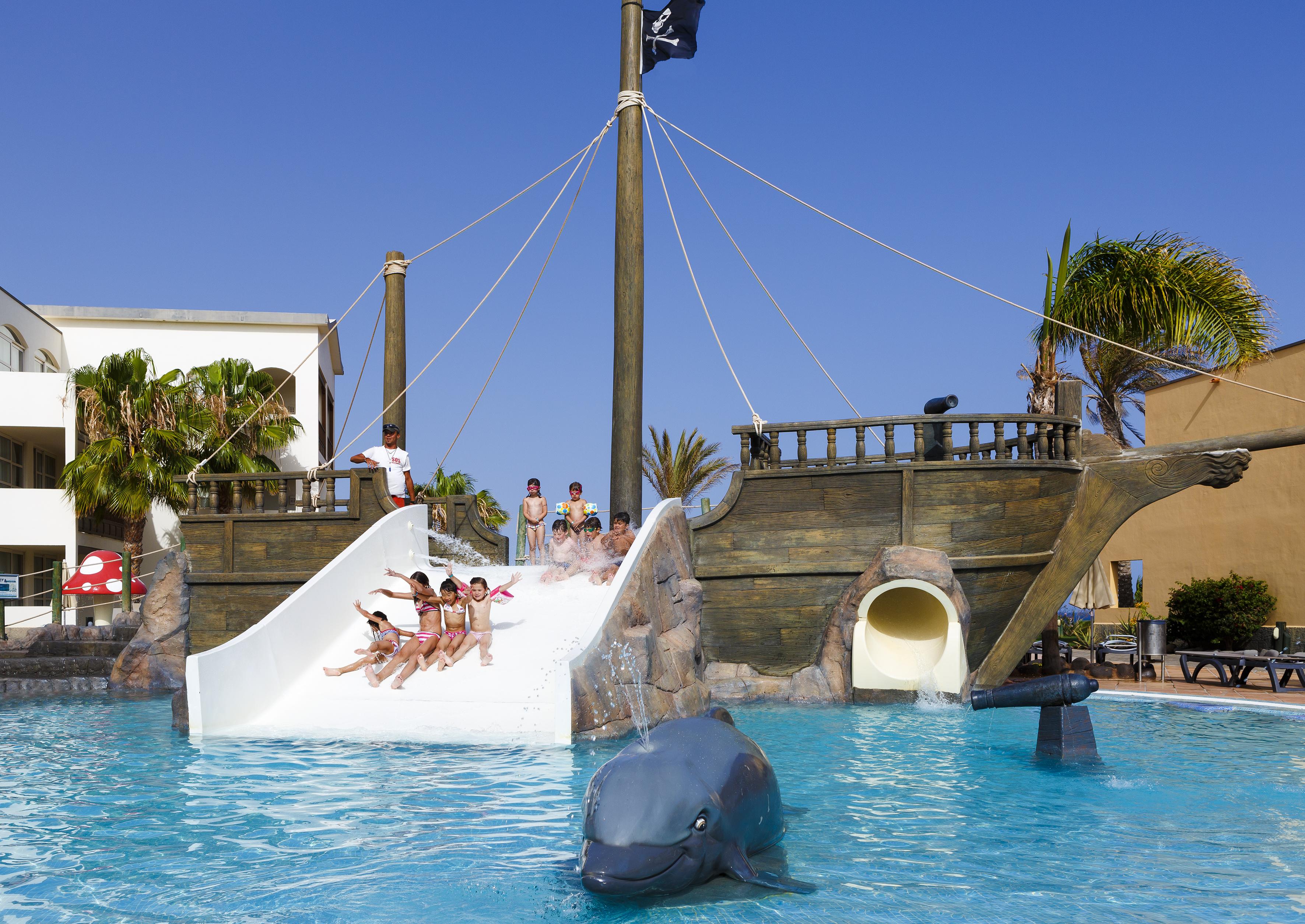 H10 Rubicon Horizons Collection (Adults Only) Hotel Playa Blanca  Ngoại thất bức ảnh The pirate ship at the water park