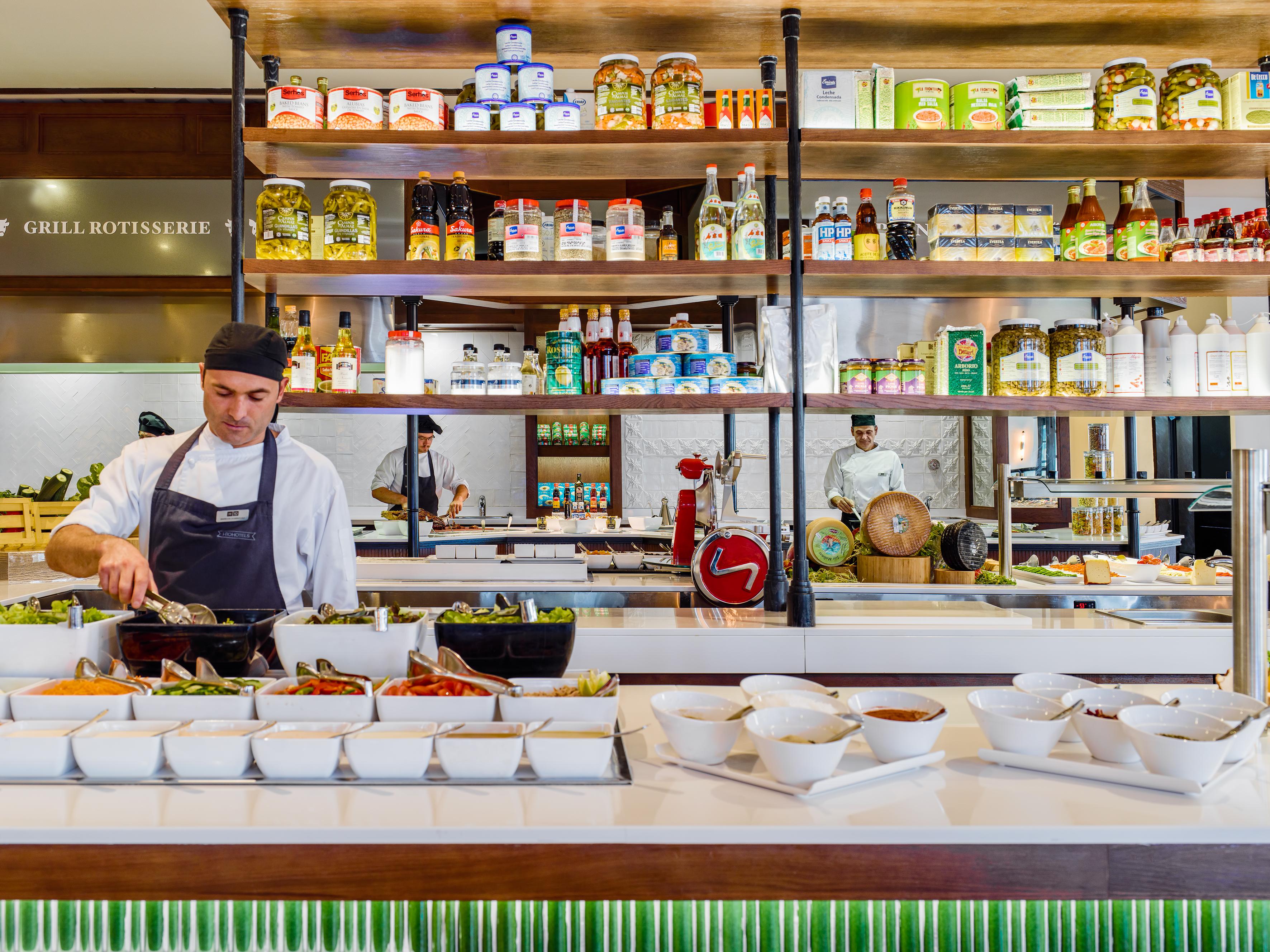 H10 Rubicon Horizons Collection (Adults Only) Hotel Playa Blanca  Ngoại thất bức ảnh A chef at work