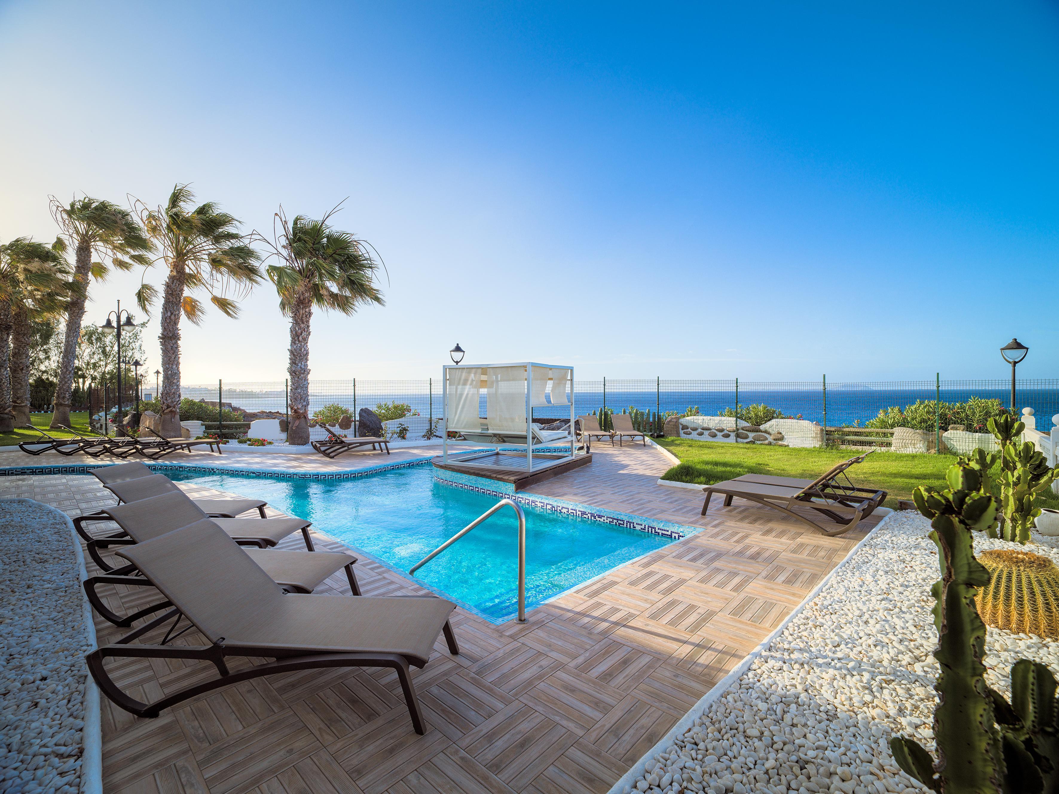 H10 Rubicon Horizons Collection (Adults Only) Hotel Playa Blanca  Ngoại thất bức ảnh The swimming pool at the hotel