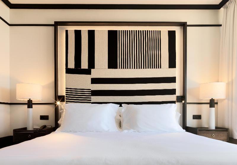 H10 Rubicon Horizons Collection (Adults Only) Hotel Playa Blanca  Phòng bức ảnh A bedroom at the hotel